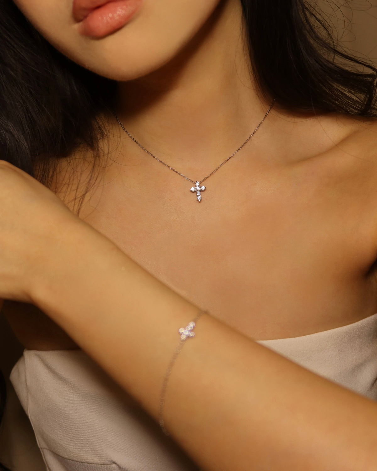 KENNY CROSS NECKLACE