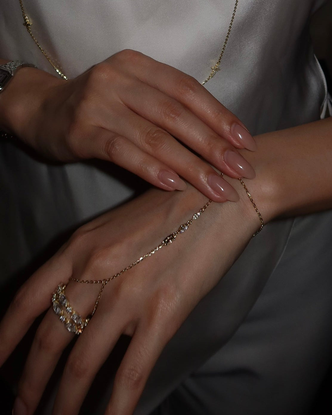 OLIVIA HAND CHAIN